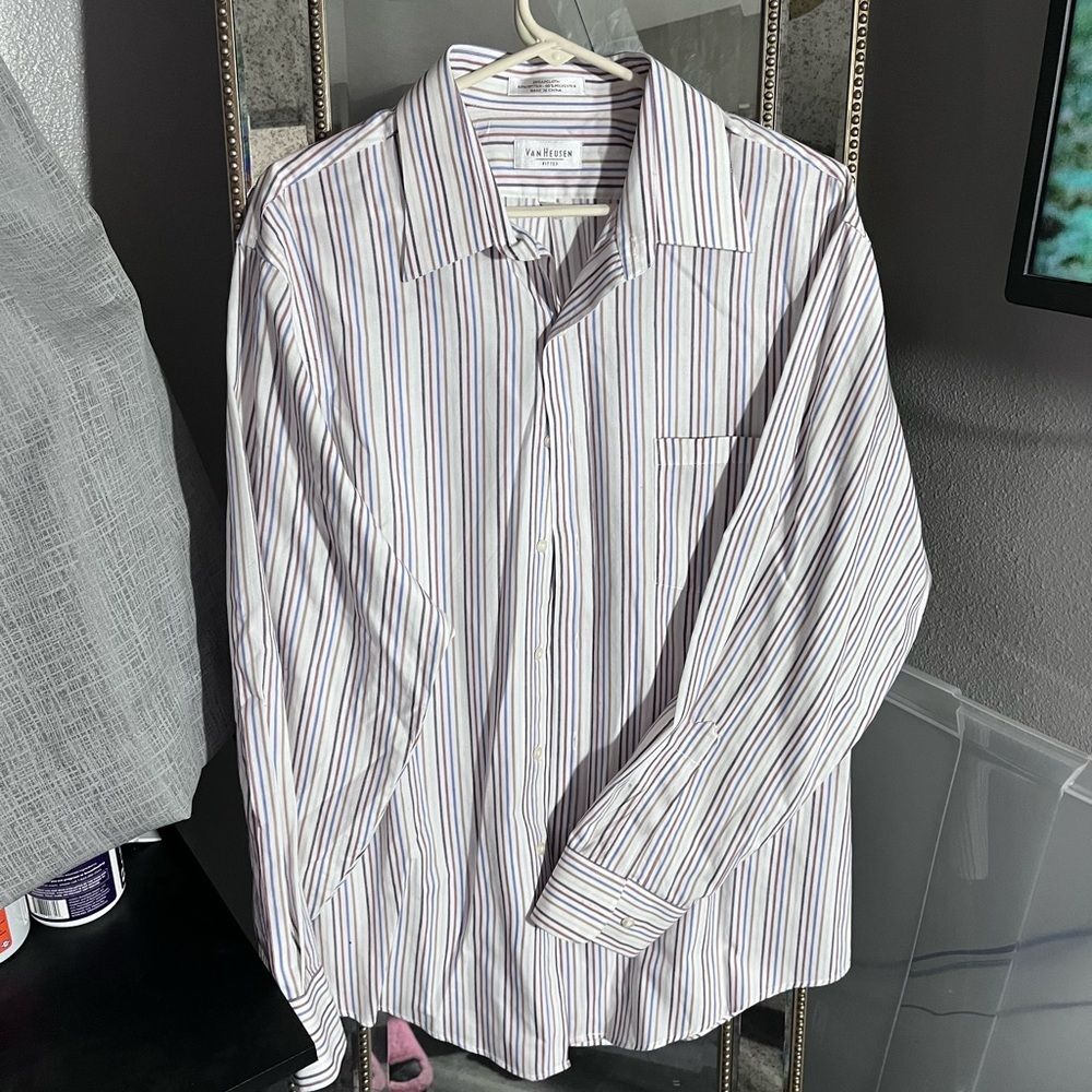 Vintagee Van Heusen fitted button down dress shirt XL